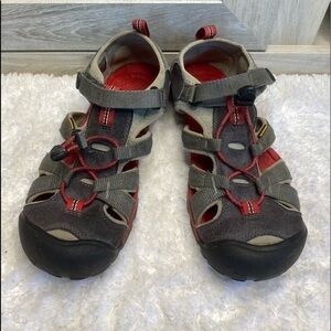 Keen Grey Red Hiking Water Trail Shoe 5 Sandal